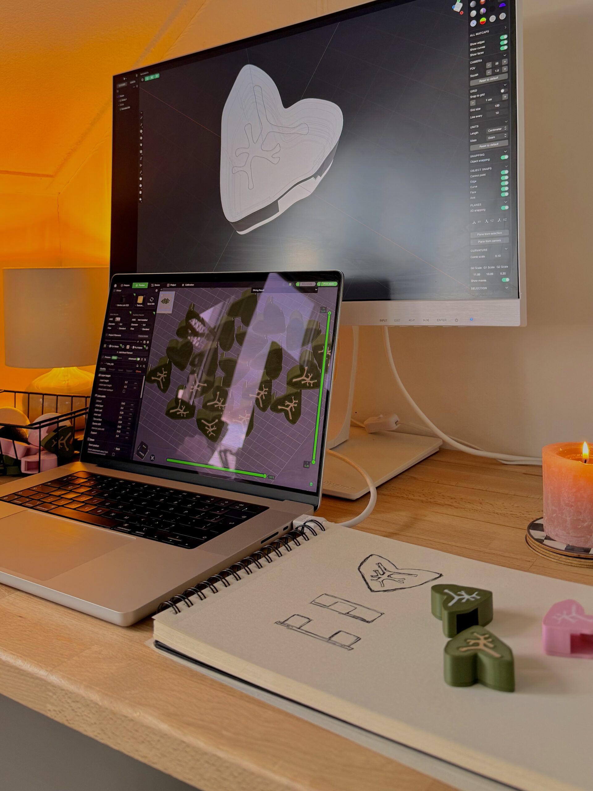 3D printer producing home décor products in Thuisely's home workshop